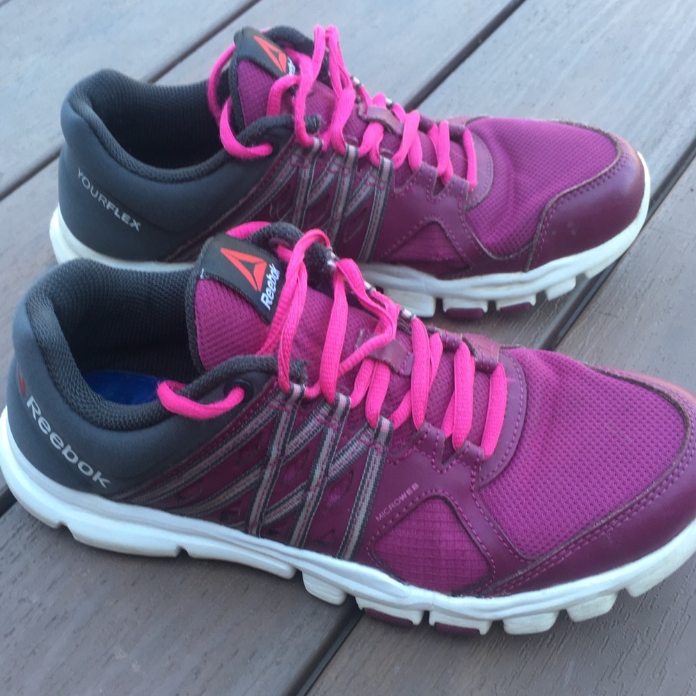 WOMEN’S PINK TENNIS SHOES
